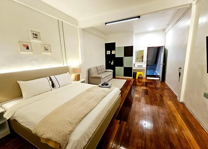 W House Apartment *